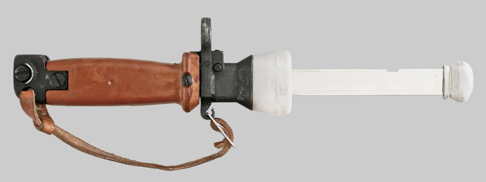 Image of Polish Wz85 fencing bayonet.